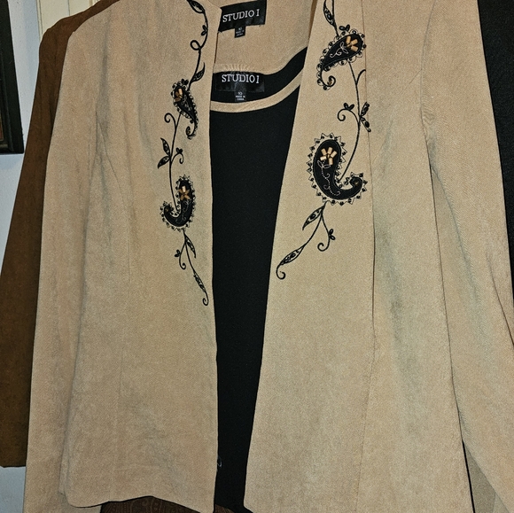 Jacket with matching top and 2 pair of slacks - Picture 1 of 5